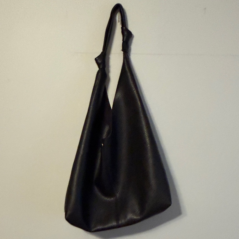 Large Black Shoulder Hobo Bag. Snap close. Polyurethane. EUC.